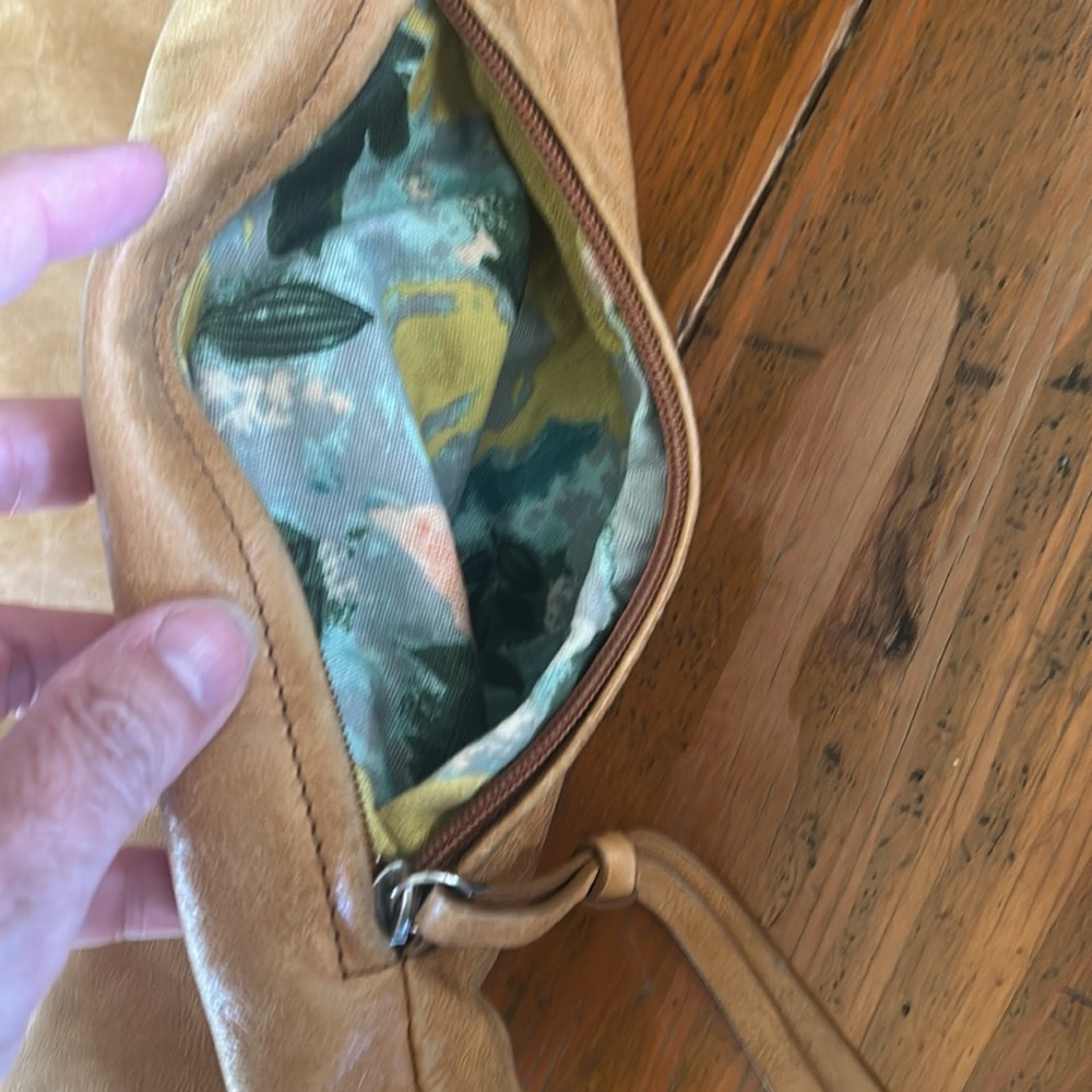HOBO Tan Leather Slouchy Shoulder Bag - Picture 6 of 6